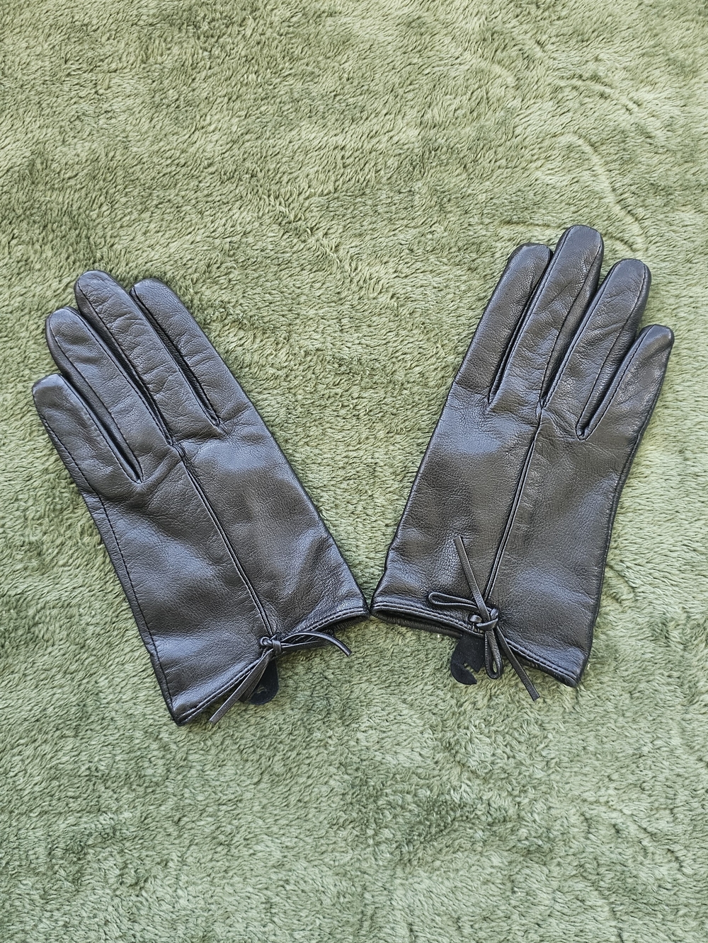 Classic Women's Thin Black Leather Gloves with Bow Detail Dillards Medium